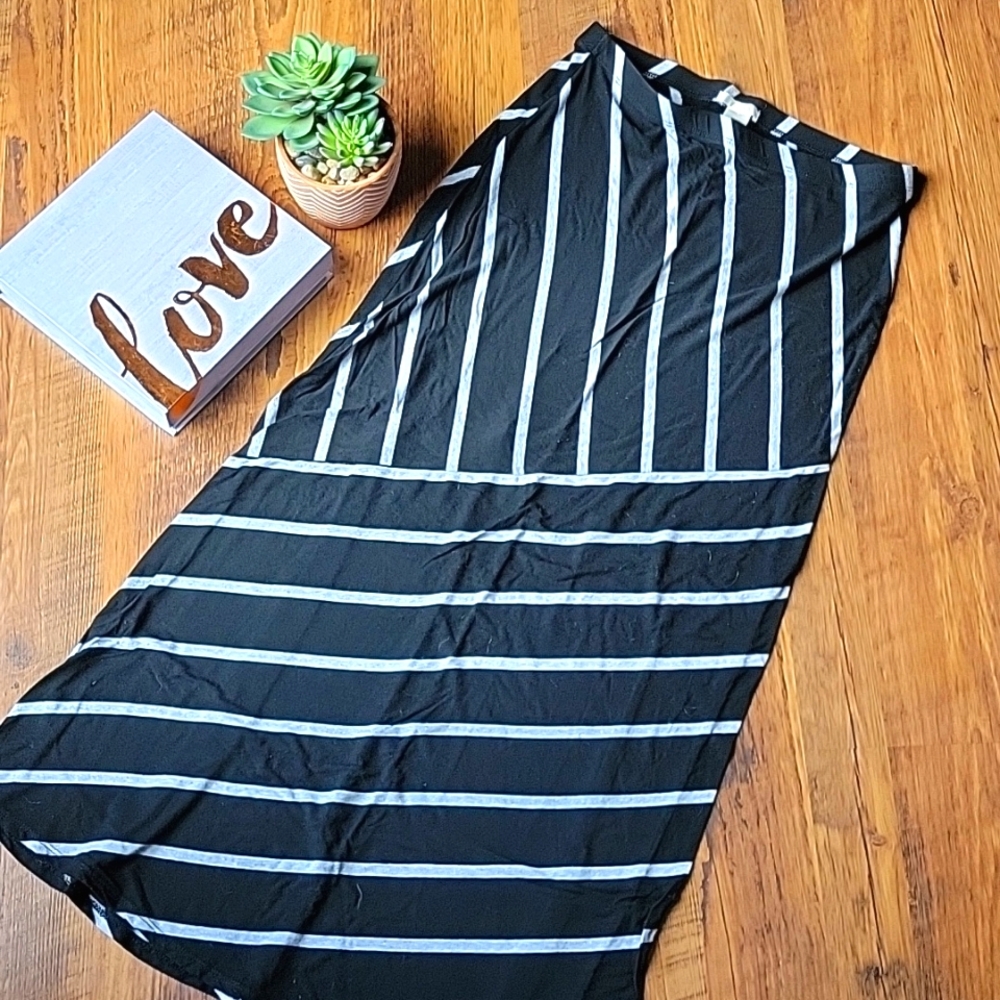 Matty M Black and Light Grey Geometric Maxi Skirt